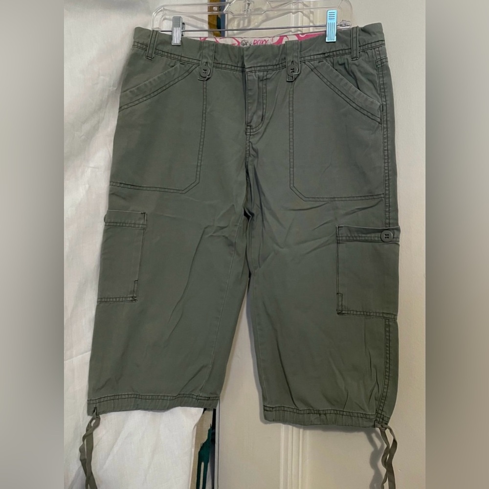 Roxy Capri Cargo Shorts Juniors size 11 Green